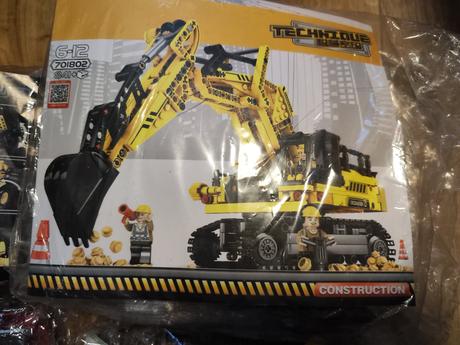 Autá, stroje, traktor,