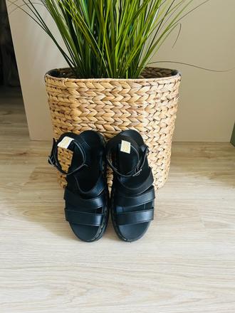 Luxusné sandále značky dr. martens, pc 140 eur, 38