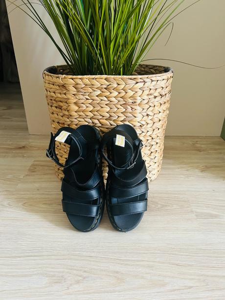 Luxusné sandále značky dr. martens, pc 140 eur, 38