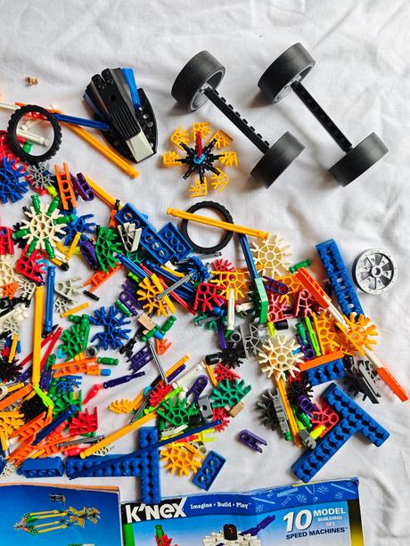 Knex - mix 2 setov číslo 12418 a 61003,