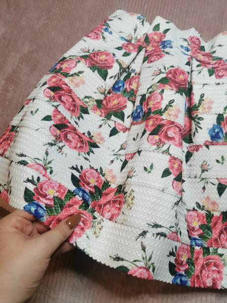 Sukňa s kvetinkami, amisu,38