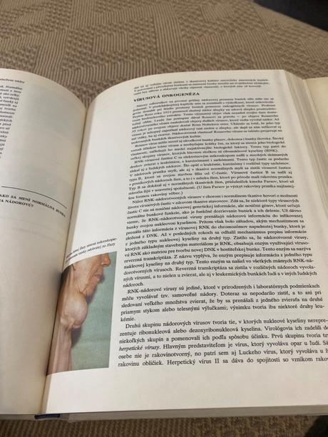 Obrovská stará retro kniha zdravoveda osveta 1980, 