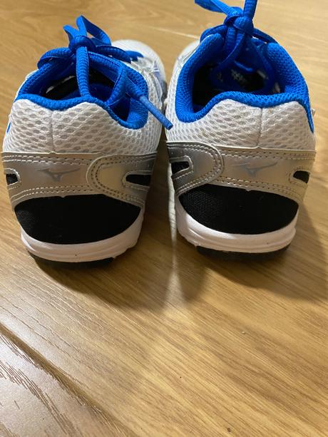 Málo nosené tenisky, 34