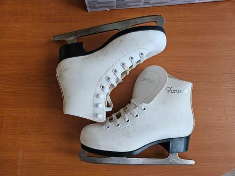 2x dievčenské korčule, 33