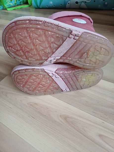 Blikajúce zateplené gumáky, 26