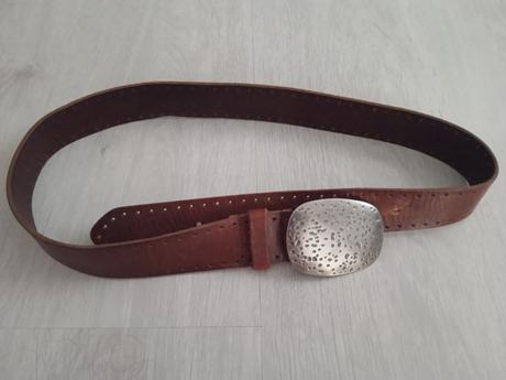 Kožený opasok s prackou, 