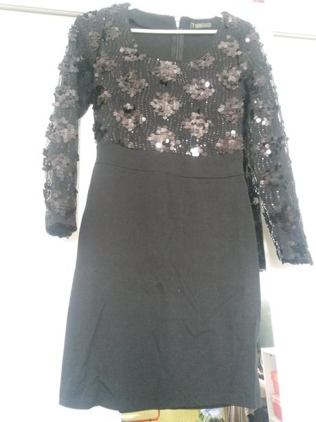 Krátke šaty s glitrami, s