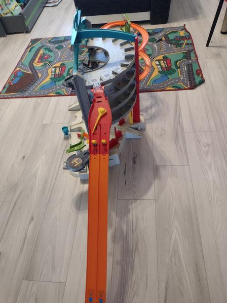 Hot wheels mega garáž, 