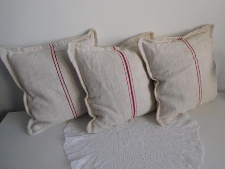 Vankúše menšie , vačšie, podlhovasté,, 