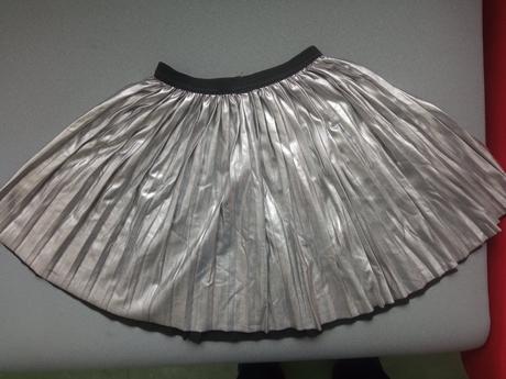 Metalicky strieborná plisovana sukňa, pepco,122