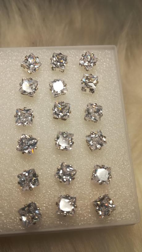 Náušničky s kamienkom (tvar kocky), 