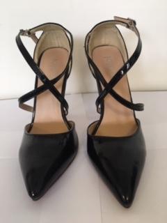 Čierne lodičky, 38