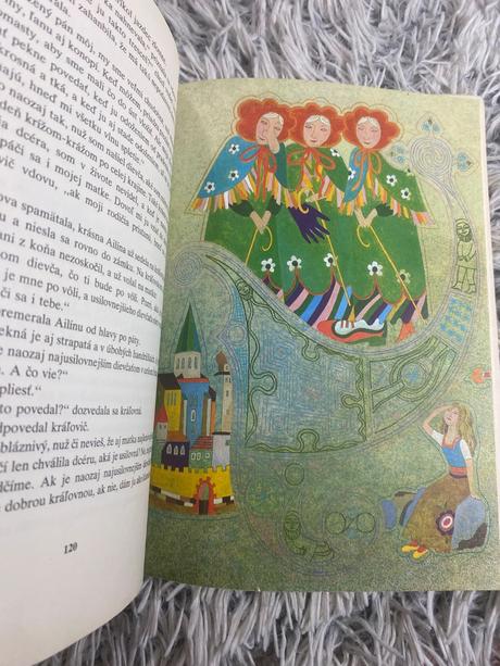 Krásna stará retro rozprávková kniha spiaca krásav,