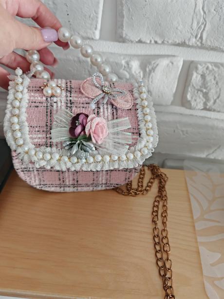 Čarovná palička a kabelka pre malú slecnu, 