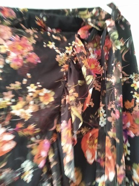 Kvietkovaná sukňa, s