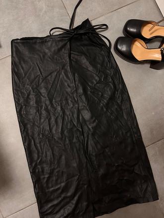 Koženková midi sukňa, stradivarius,m
