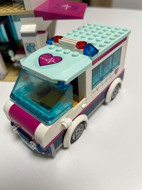 Lego friends 41318 nemocnica,