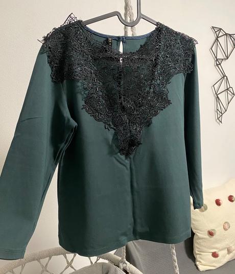 Top s krajkovým výstrihom, m / s