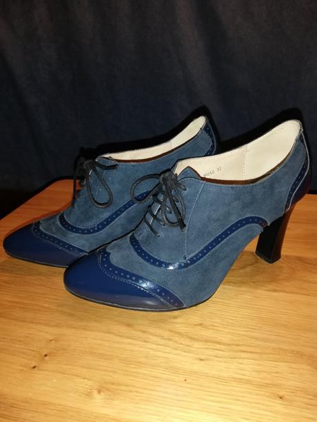 Poltopánky na opätku, 37