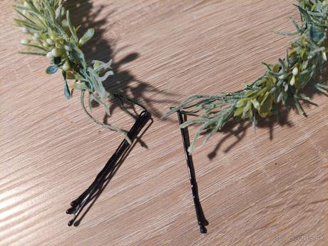 Kvetovana čelenka a hreben do vlasov,