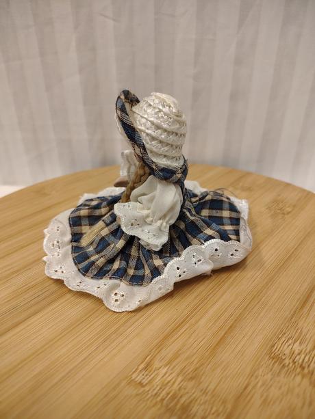 Zberateľská porcel. bábika, pôvodné balenie 11 cm, 