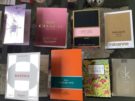 Vialky vôní, kabelkové balenia a miniatúrky, 