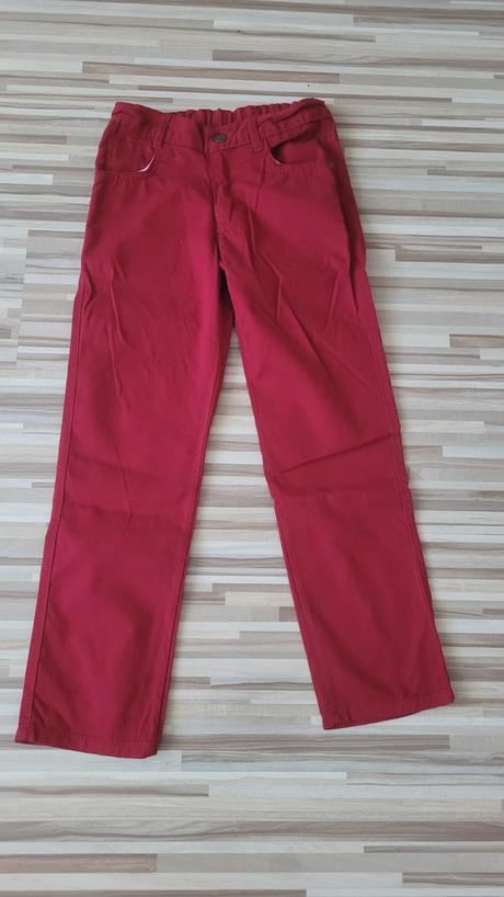 Bordove nohavice, 134