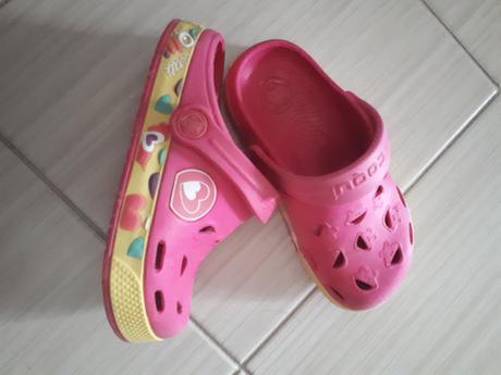 Crocs, 29
