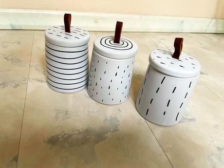 Porcelánové dózy s úchytkou, 