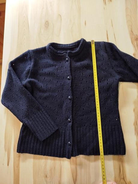 Čierny svetrík, 134