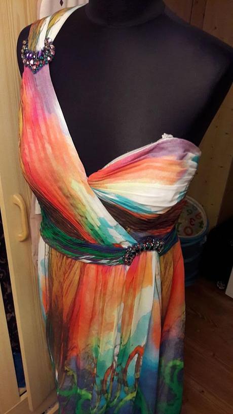 Spoločenské neprehliadnuteľné šaty faviana, l