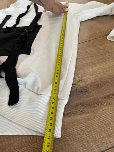 Mikina so zaujímavými detailmi, m