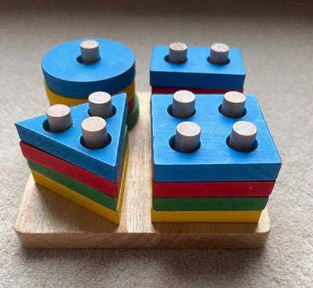 Montessori skladačka tvarov,