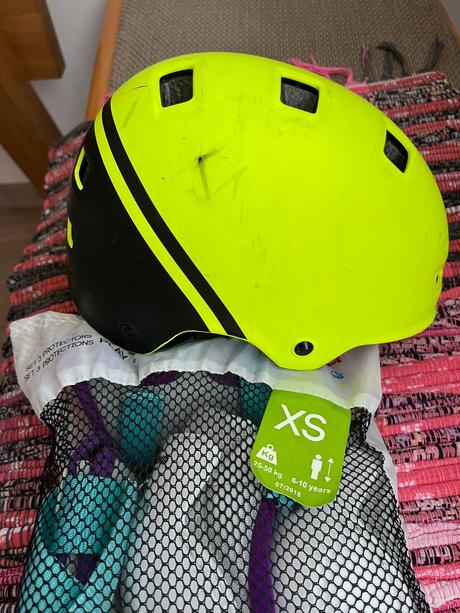 Prilba a chrániče, xs