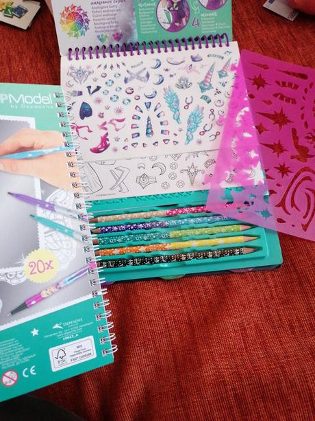 Omaľovánky v knihe+gratis 1 ks,