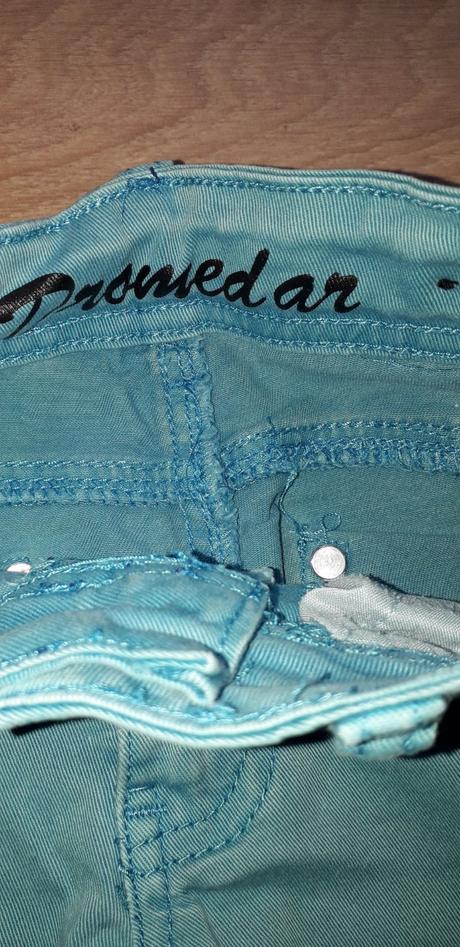 Tyrkysové slim džínsy, dromedar,134