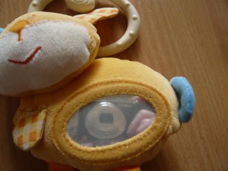 Plyšová mačička na zavesenie zn. chicco, 