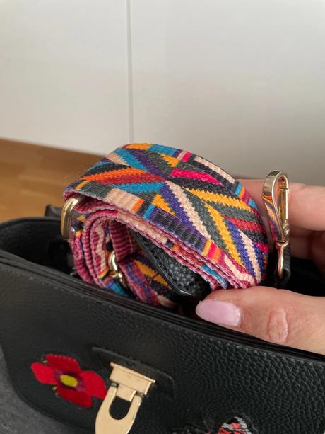 Cierna mala kabelka, 