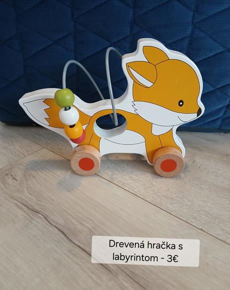 Drevená hračka s labyrintom,