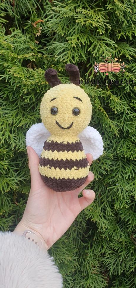 Háčkovaná mini včielka, 