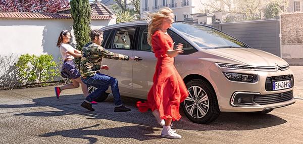 Vyhrajte auto na víkend, športovú tašku na cestovanie alebo štýlové slúchadlá Citroën!