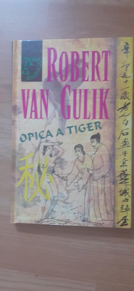 Opica a tiger,