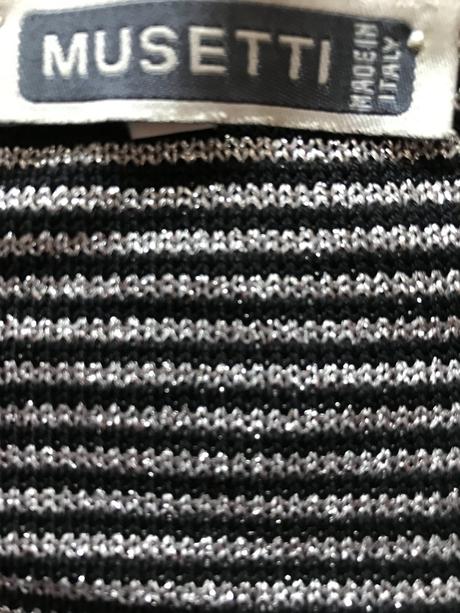 Páskovaný čierno-strieborný sveter, s