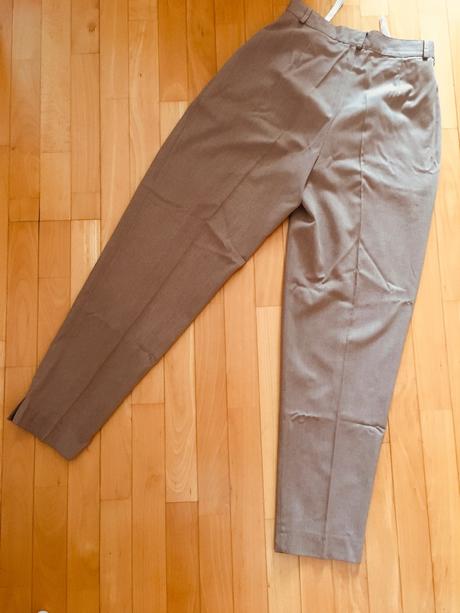 Hnede nohavice, 38