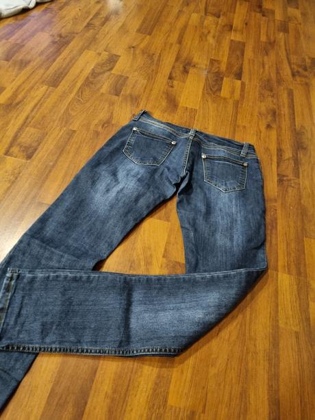 Tmavé elastické rifle, 32