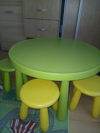 Stolík mammut + 3 stoličky,