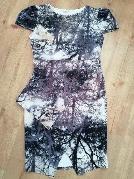 Šaty s prírodnou potlačou, 40