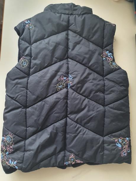 Prešívaná vyšívaná vesta, 110