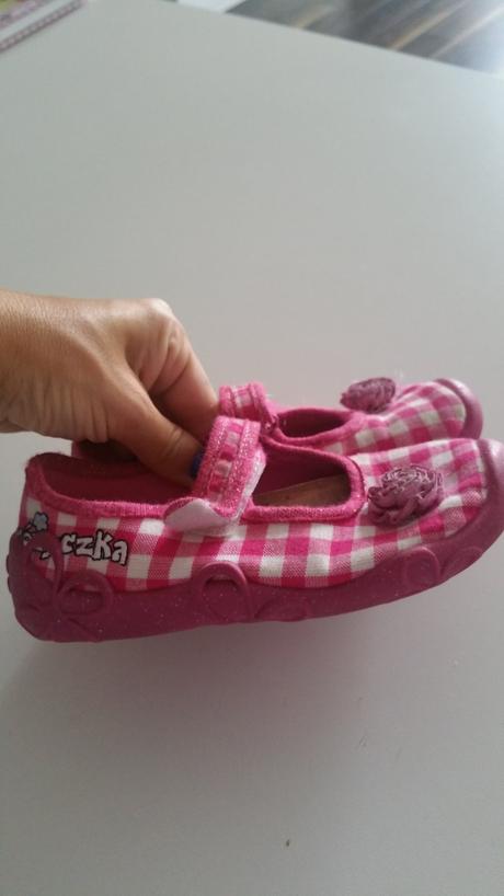 Kockované papučky, 27