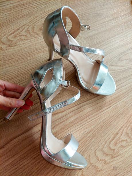 Strieborné sandále na opätku +gratis kabelka h&m, 37